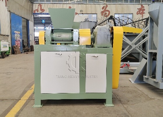 Wholesale Livestock Manure Fertilizer Double Roller Extrusion Granulator from china suppliers