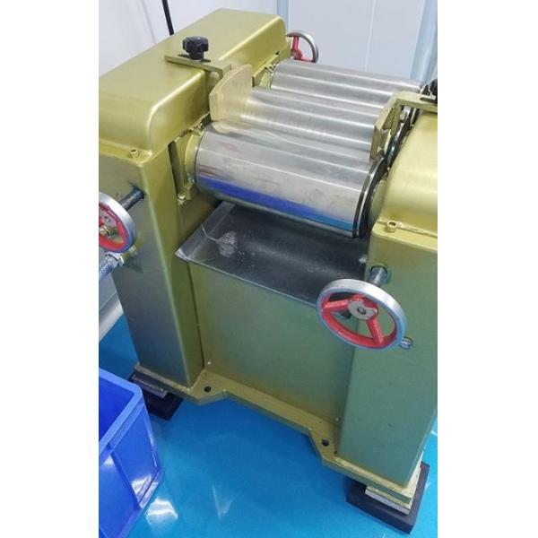 Small Three Roll Cosmetic Grinding Machine Multifunctional For Laboratory