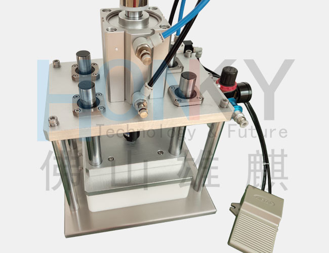 Desktop Type 3600 BPH Automatic Capping Machine For Bottle Cap