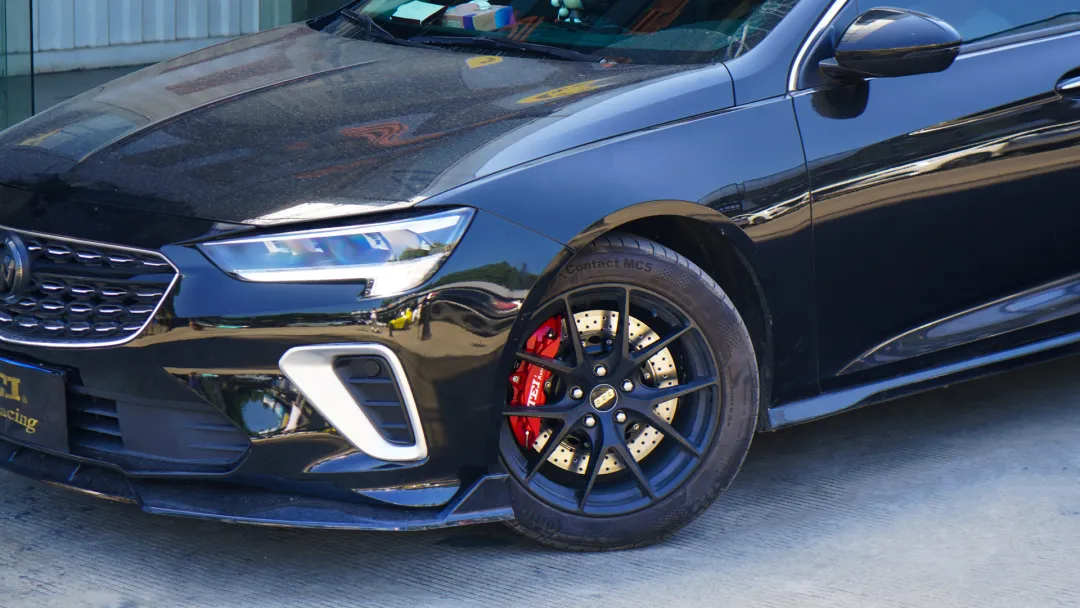 Front Big Brake Kit 4 Piston Caliper with 355x28mm rotor BBK auto brake system For Buick Regal 18 Inch car rim