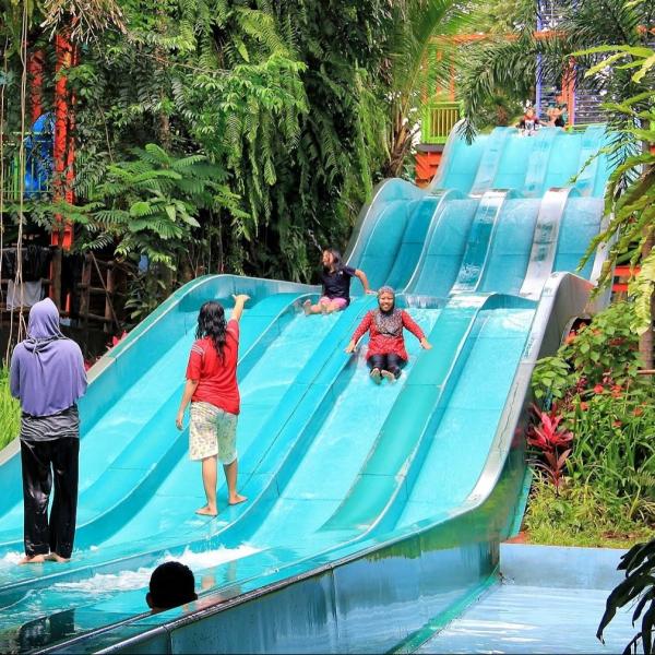 OEM Outdoor Water Game Park Fiberglass Tube Water Slide for Kids