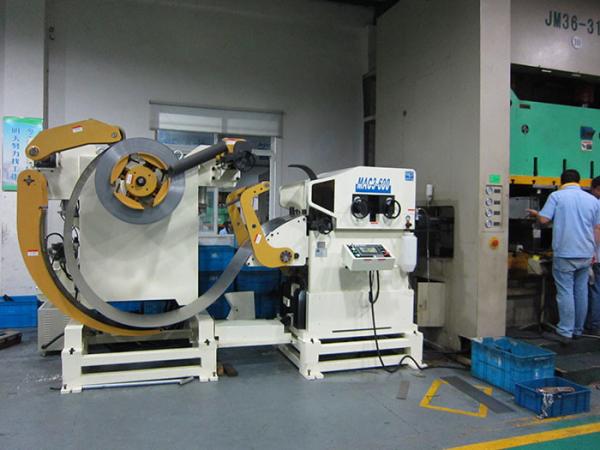 Quality Hardware Stamping Processing Steel Coil Feeders Device , Roll Leveling Machine for sale