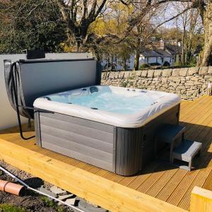 China Balboa 6 Persons Freestanding Spa Hot Tub Whirlpool Hot Spring Bath Tubs on sale