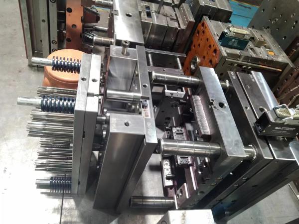 Quality Plastic Injection Mold Base with Ejector System Ejector Pins Standard HASCO for sale