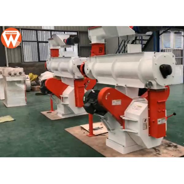 2.5 Tph Poultry Animal Food Pellet Machine / Chicken Pellet Machine Customized Voltage
