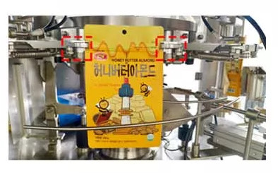 Fully Automatic Stand Up Pouch Packing Machine For Cashew Nut Candy Dried Fruit