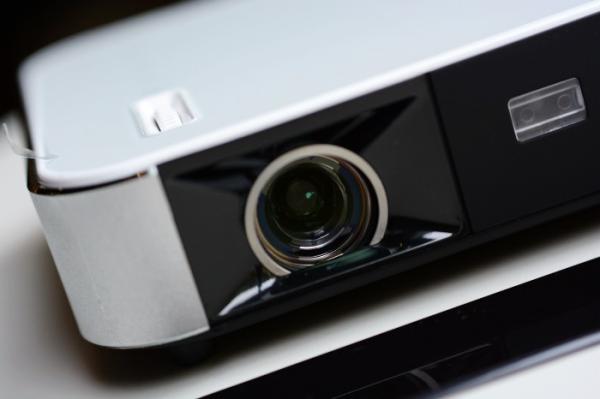 Quality Digital Slim Portable Smart Projector Built In Android Wifi 1280x800pixels Resolution for sale