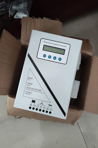 Quality Off Grid MPPT Charge Controller 48V 1000W Battery Connected With LCD Display for sale