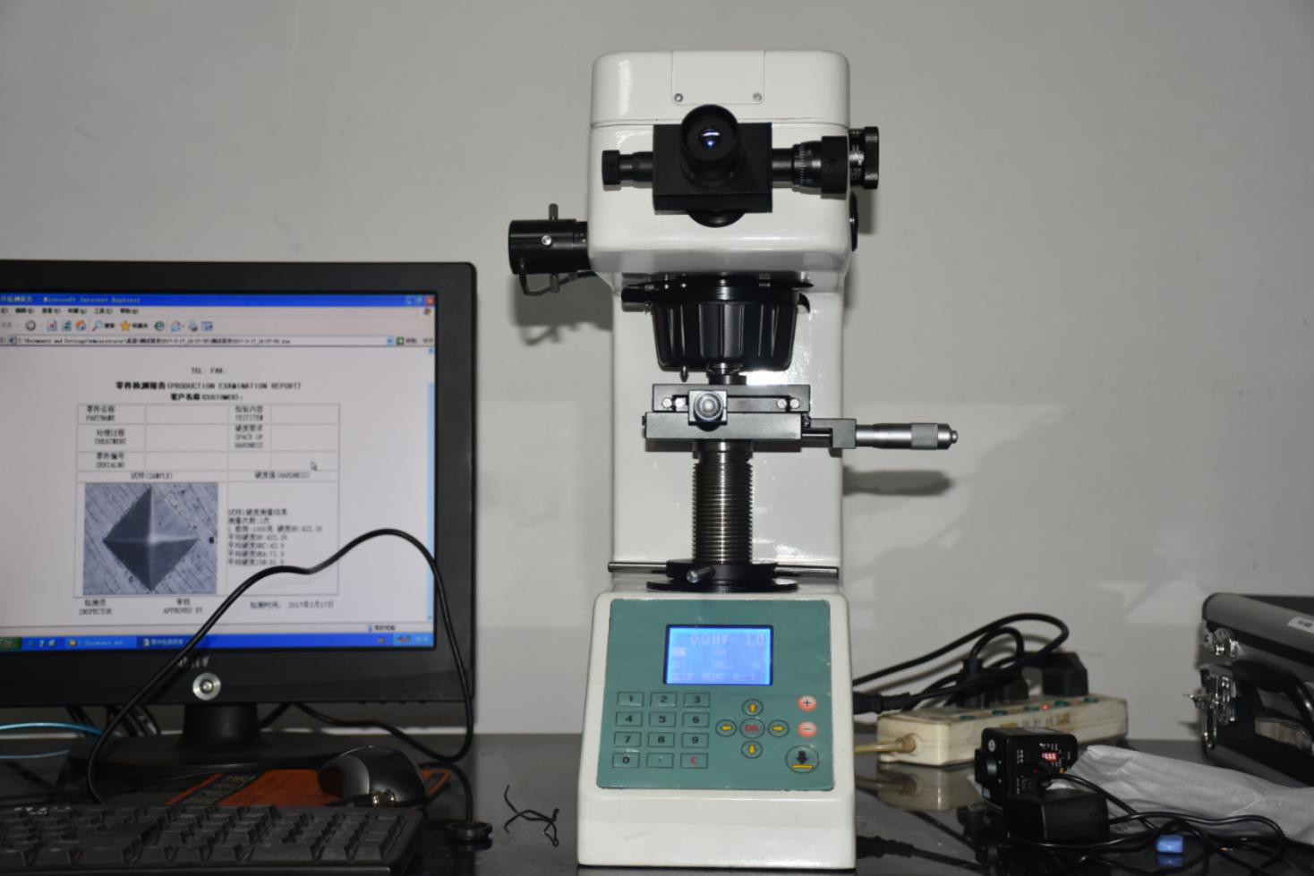 Micro Vicker Hardness Tester With 5 - 3000 Measuring Range Aluminum Shell