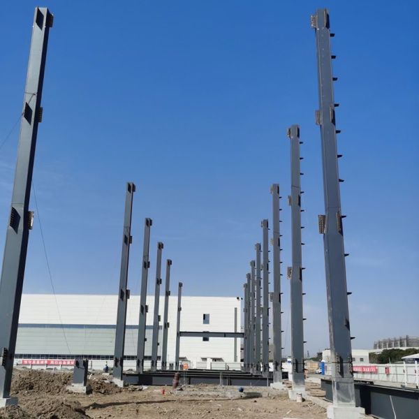 Quickly Erect Prefabricated Lightweight Steel Buildings,Large-span Warehouses And Factories With Modern, Low-cost Designs