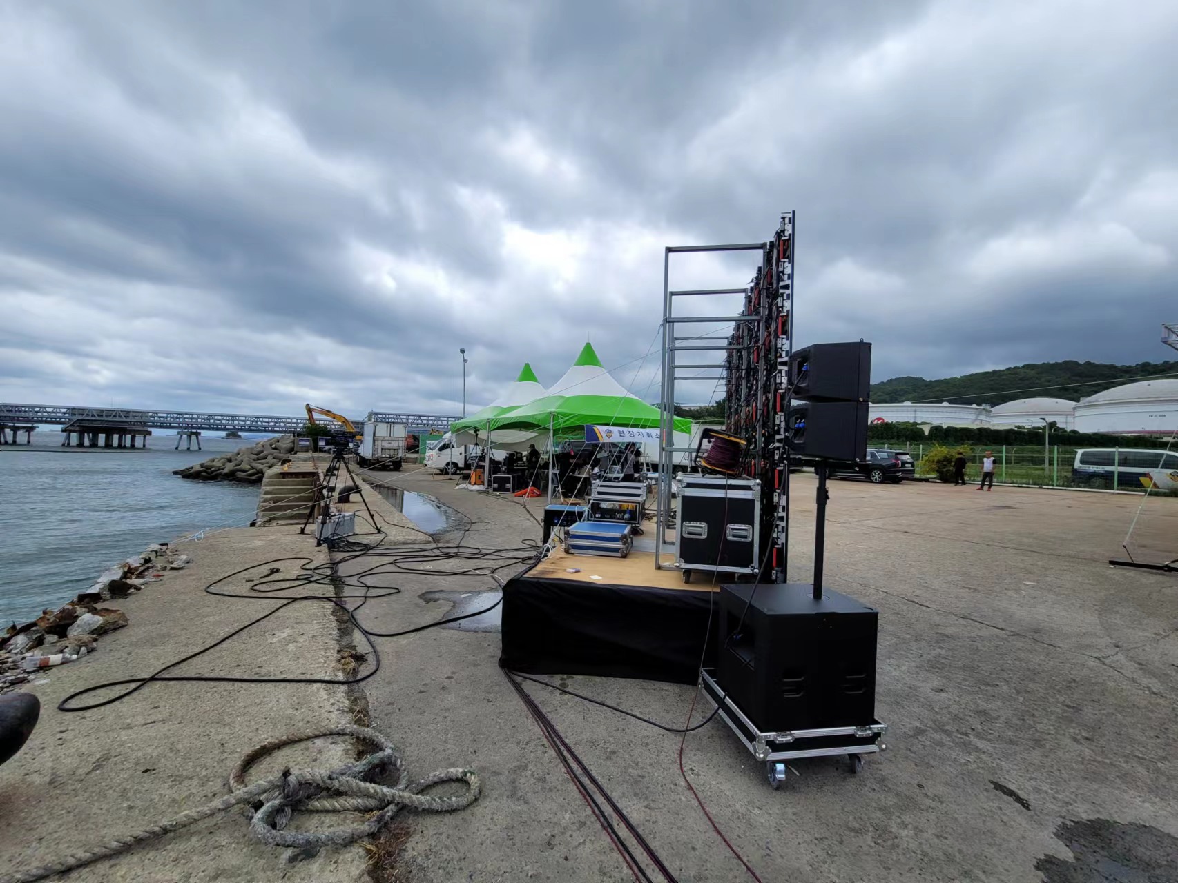 ARE Audio Line Array Speaker PA System with Eight Single 10" Full Range and Four 18" Bandpass Subwoofers