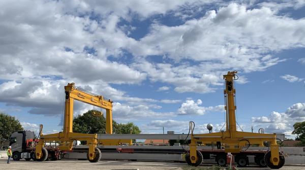 Quality Double Beam Cranes 130 Ton/Each Working In Tandem with Special Spreader To Handle for sale
