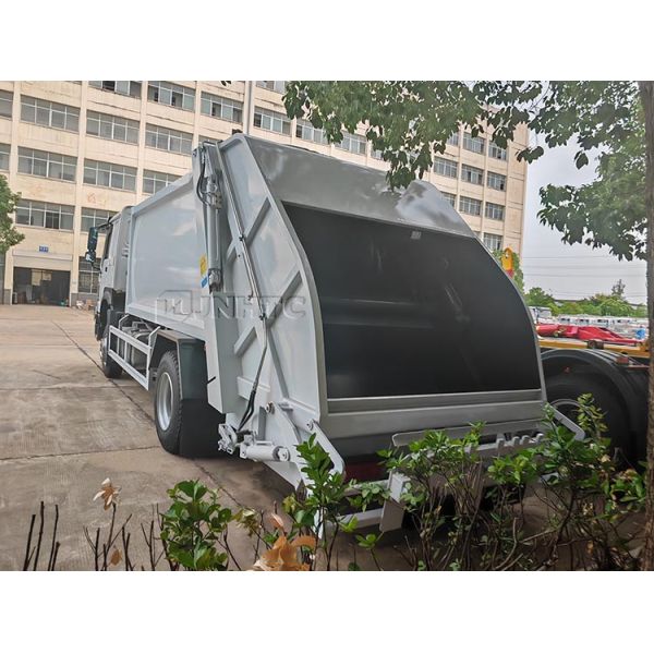 HOWO Garbage Truck Compactor 4x2 Euro 2 Waste Disposal Garbage Rear Loader Truck Green Diesel Model New