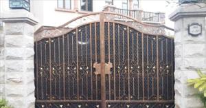 Hot Dipped Galvanized Morden Iron Gate Anti Rust Swing / Sliding Open Style