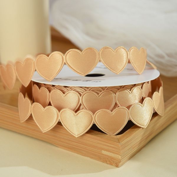 1.5cm*9m 2.5cm*9m Heart Shape Valentine's Day Polyester Gift Ribbon For Luxury Gift Packaging