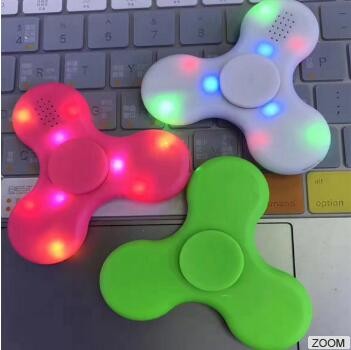 2017 new hot bluetooth speaker high speed BT 4.0 bluetooth finger spinner fidget spinner for travel people 1113
