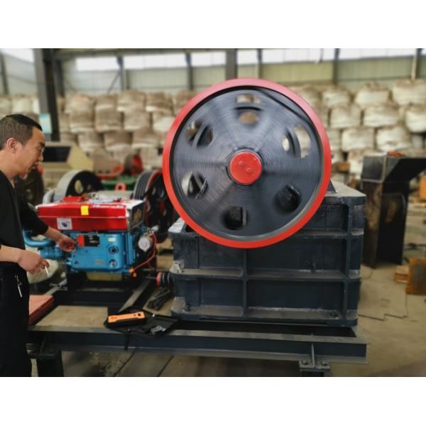 Mobile Portable Jaw Stone Crusher Machine Small Diesel Engine Type