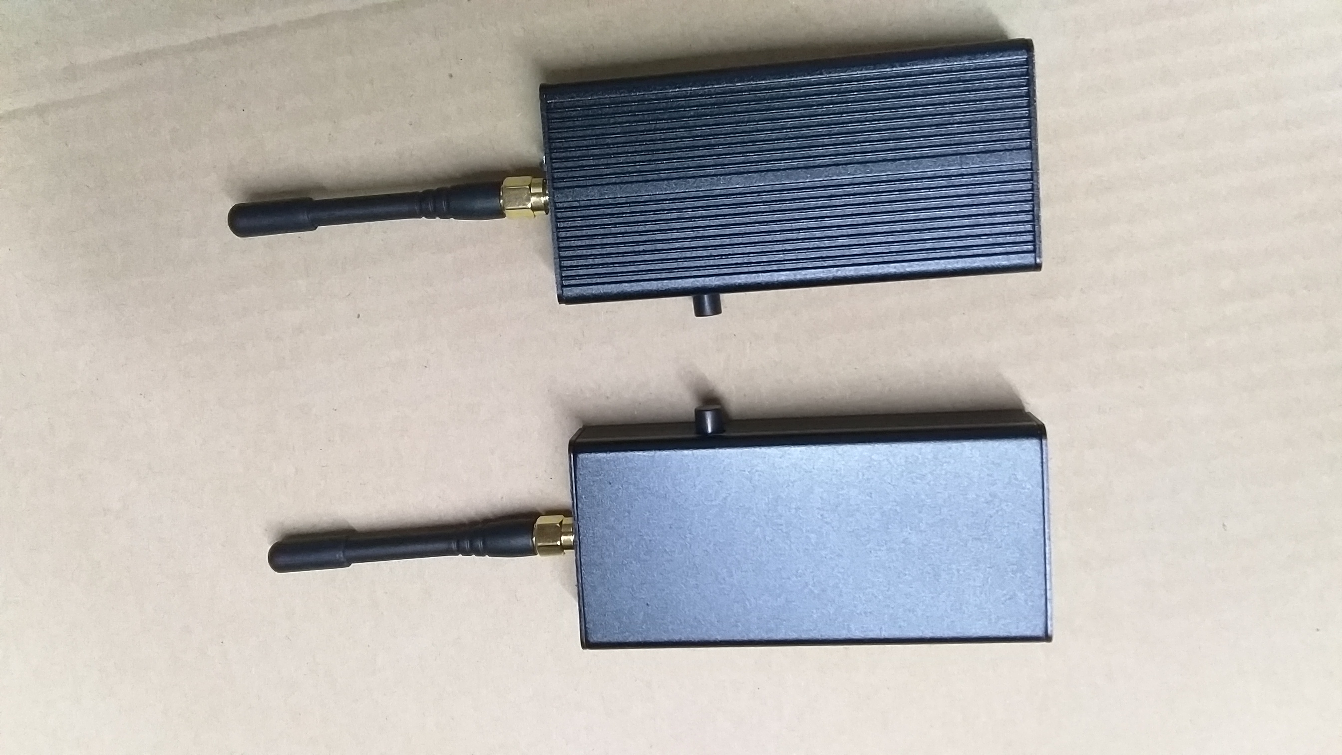 Single frequency handheld GPS jammer vehicle company limited speed jammer platform transmits zero data