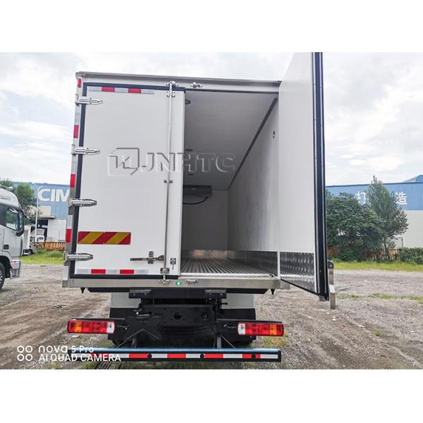 Sinotruk HOWO Euro2 Refrigerator Freezer Vaccine Truck 5 Tons 4x2 6 Wheels Light