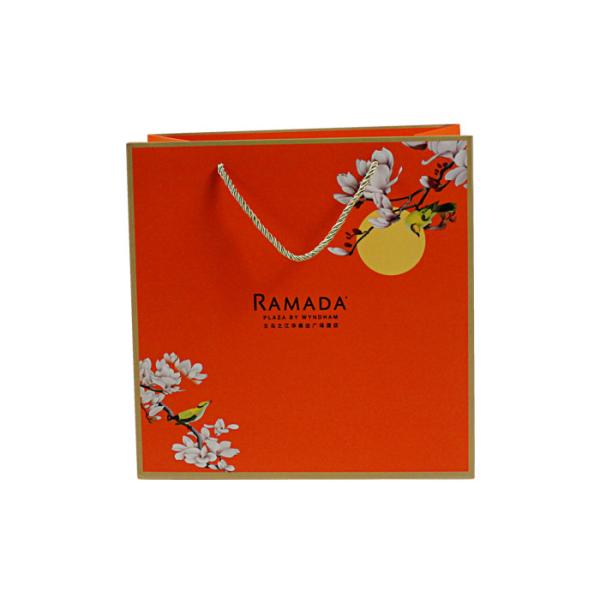 Embossing Rigid Gift Bag With Handles FSC ISO certification