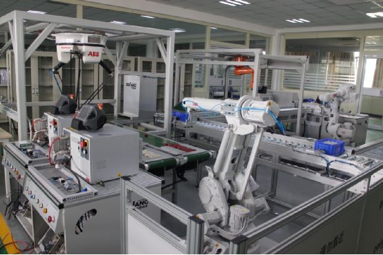 Electronic Robotic Packaging Machinery , Robot Packer 12 Months Warranty