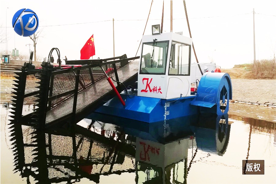 2000m2 5m3 Aquatic Weed Harvester Weed Cutting Machine