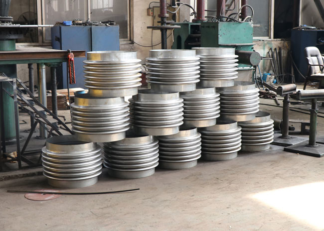 Steel Pipe Expansion Joint For Compensating Thermal Expansion And Contraction