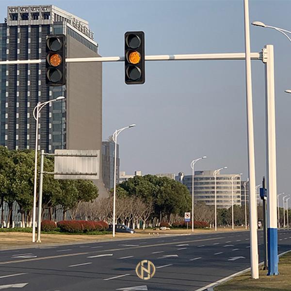 Quality Hot Dip Galvanized Traffic Signal Pole 4M 6M 8M For Traffic Control System for sale