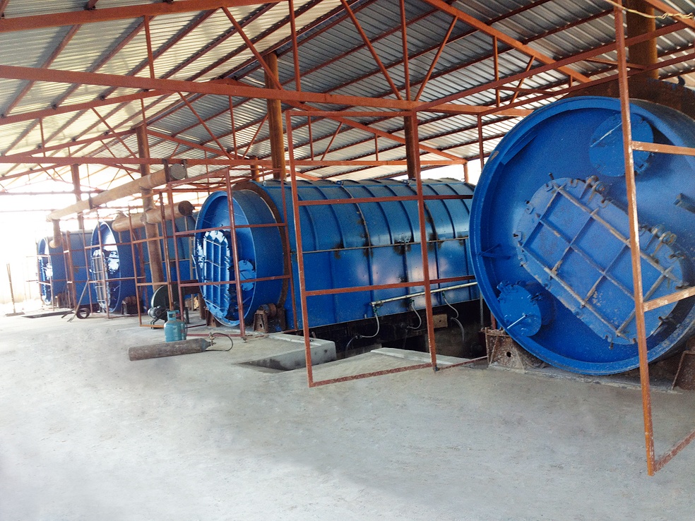 Recycle Tire Tyre Plastic Oil Sludge Pyrolysis Machine with COC Certificate in Algeria