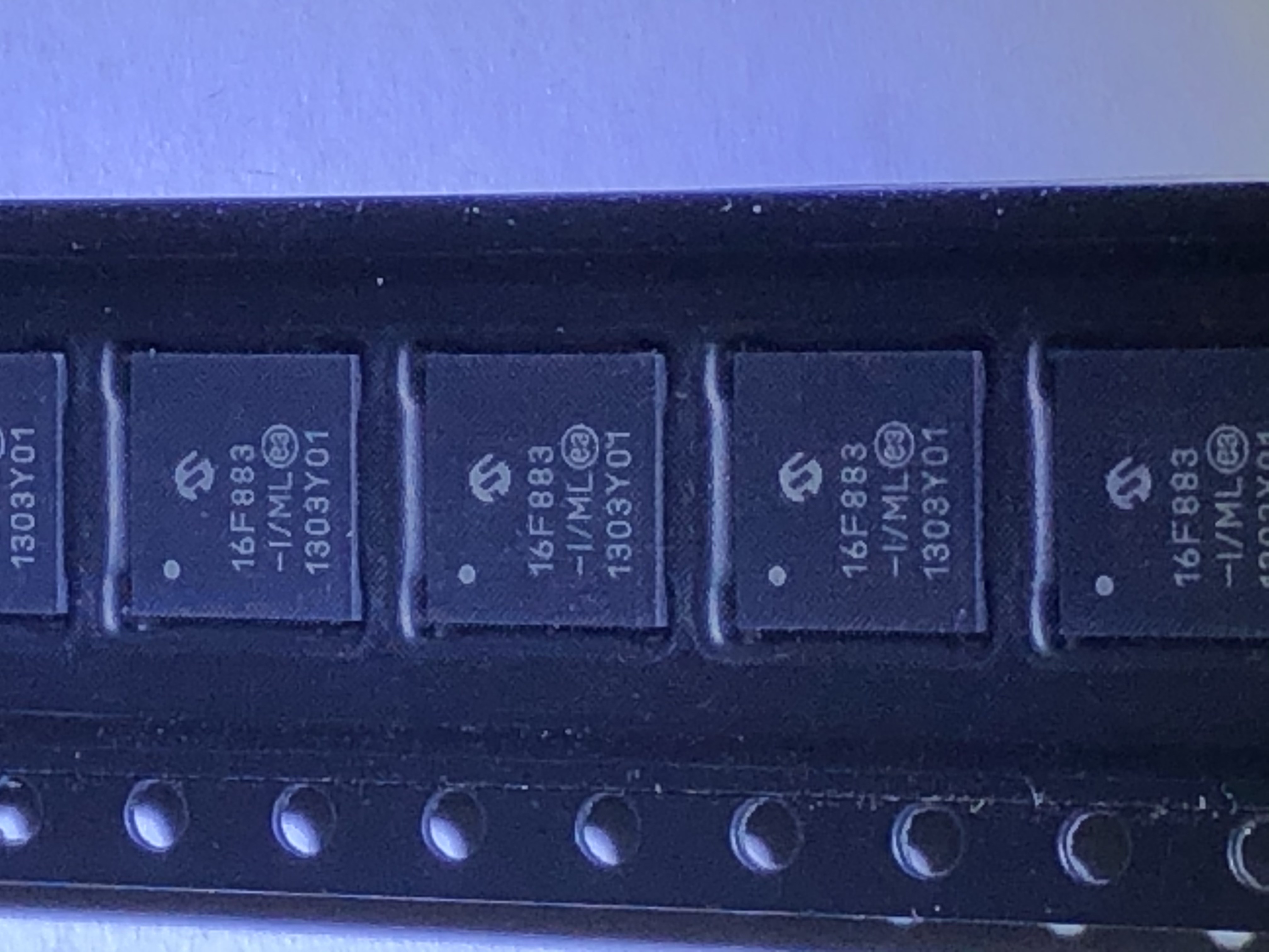 PIC16F883-I/ML PIC 28 Pin Microcontroller IC QFN Automotive Power Management IC