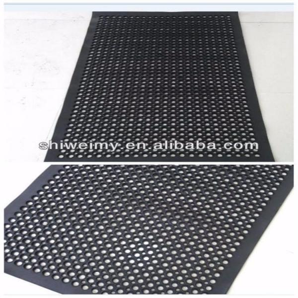Anti-slip black rubber hole floor mat