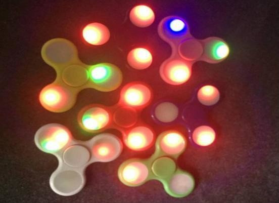 Hot selling Fidget Hand Spinner with LED light for relieve stress 1109
