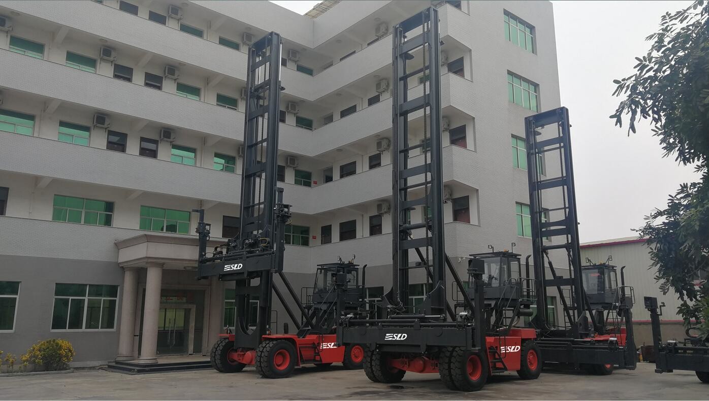 8 Tons Empty Container Handler For Stacking 20 Ft 40ft Empty Containers In Container Yard