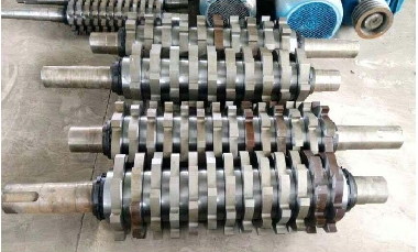 vertical wood pallet shredder HY1300 capacity 6 to 8 ton per hour