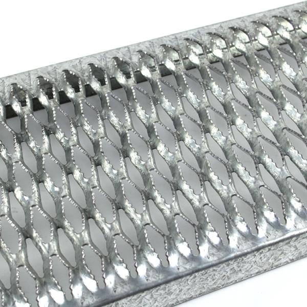 Anti - Skid Perforated Steel Plate Apply To Walkway Long Life Warranty For Fade Color