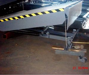 China Industrial Manual Operation Mechanical Dock Leveler With High Strength Steel on sale