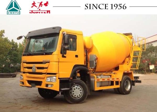 Quality Durable HOWO 4X2 Ready Mix Concrete Mixer Trucks 5 CBM Smooth Operation for sale