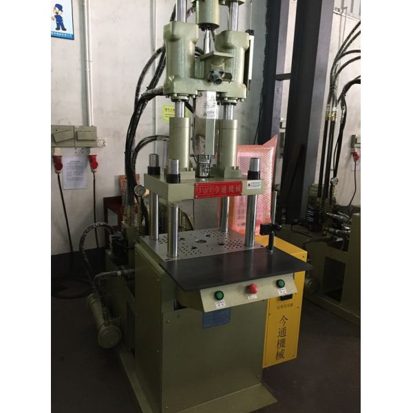 PP Micro Plastic Vertical Injection Moulding Machine 30T With 20mm Screw Diameter