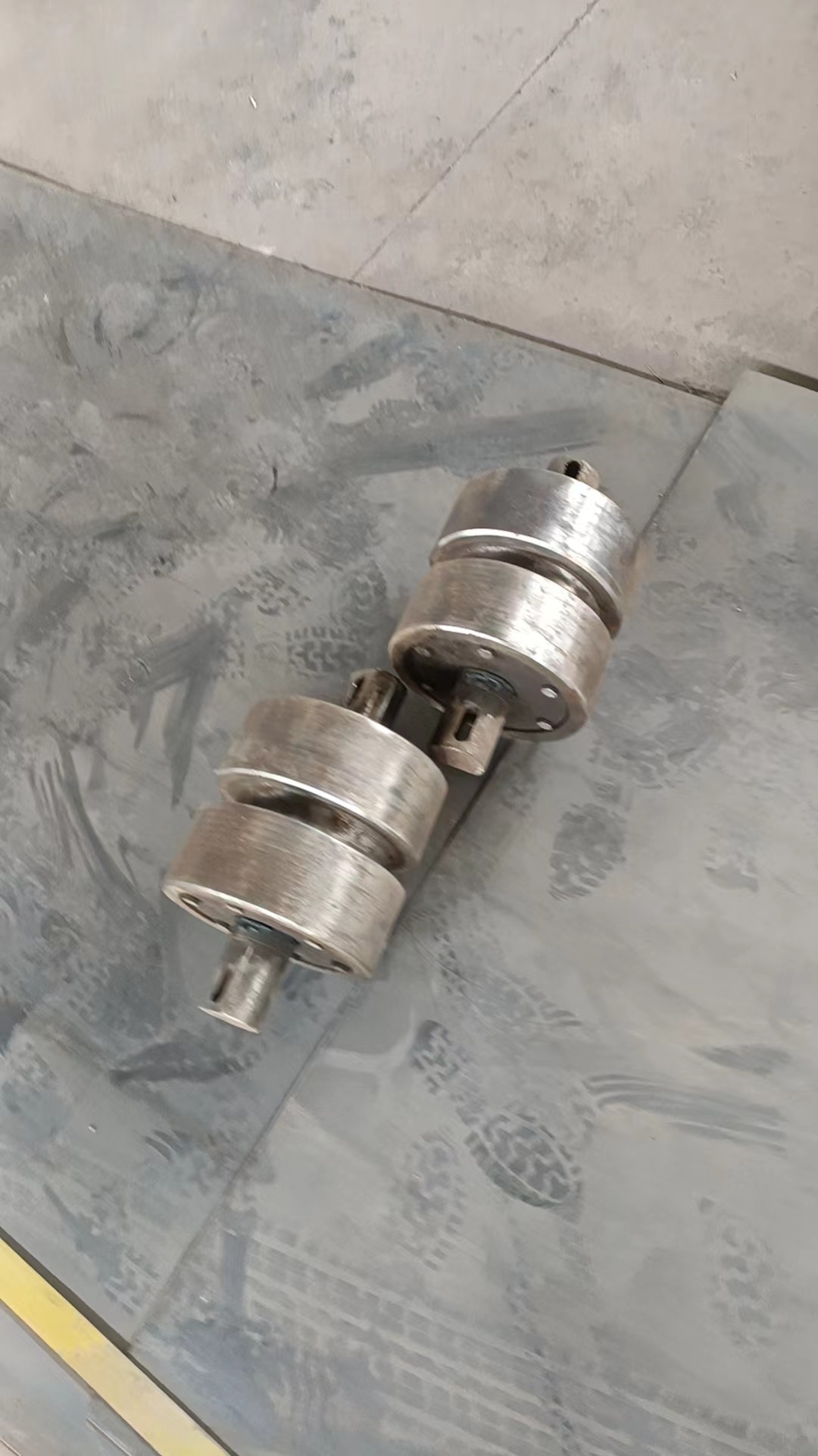 rollers for waste tyres pyrolysis machine