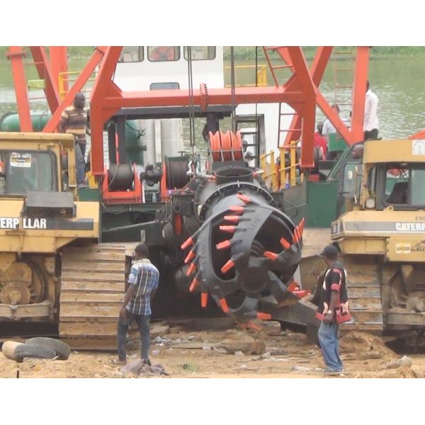 6 Inch To 26 Inch Small Marine Engine Driven Sand Dredging Ship With Cummins Engine Cutter Head