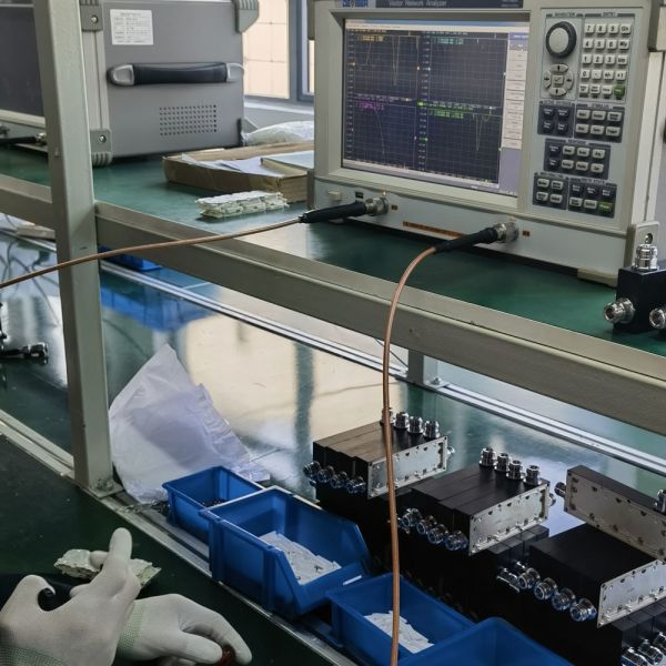 China Directional Coupler 698-4000MHz RF Wideband Directional Coupler 4.3-10 Female Type