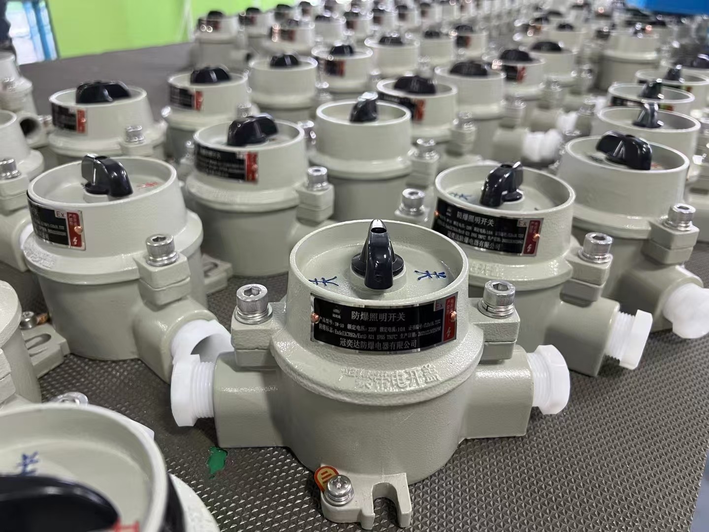 China Surface Mount 4. Hazardous Location Switch for G3/4'' Cable Entry in Industrial Environments on sale