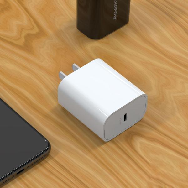 PD20W Cell Phone Charger Adapter Fireproof ABS Fast Charger Travel Adapter For Iphone 12