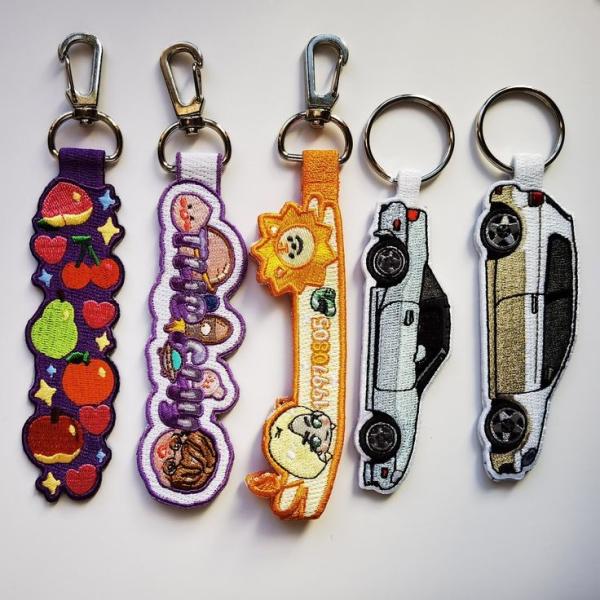 Logo Custom Embroidered Keychain Twill Merrowed Border 12 Colors OEM