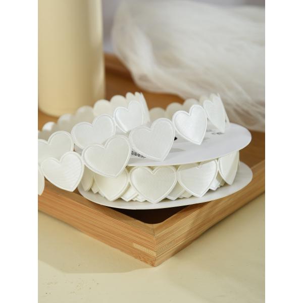 1.5cm*9m 2.5cm*9m Heart Shape Valentine's Day Polyester Gift Ribbon For Luxury Gift Packaging