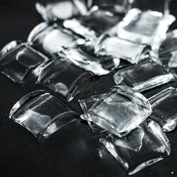 ICY-100 Hot Sale OEM Commercial Hard Crescent Ice Making Machine 100 Kgs Half Moon Shaped 50kgs Storage Compressor Core