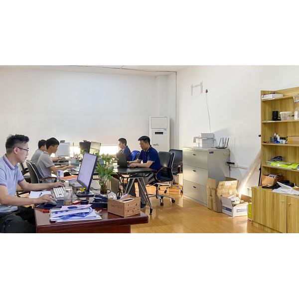 Full Automatic Trigger Spray Pump Capping Machines For Engine Oil Nail Polish Bottle