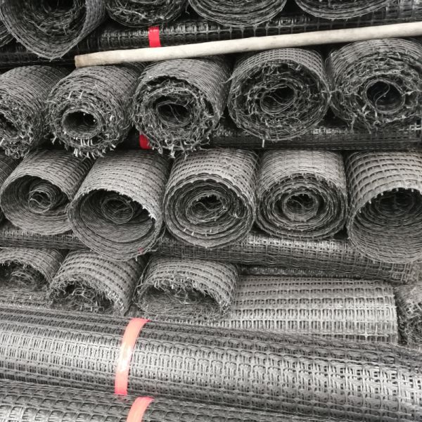 40x40mm PP Coated Geogrid Plastic Wire Mesh Biaxial Soil Reinforcement