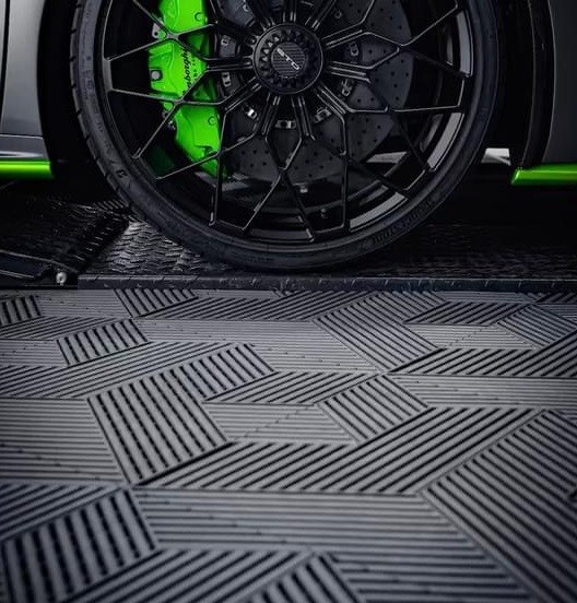 Garage Floor Tile in Square Shape with Matte Surface