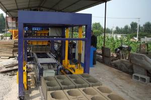 China Concrete Cement 720pcs/h QT4-15S Hollow Block Maker Machine on sale